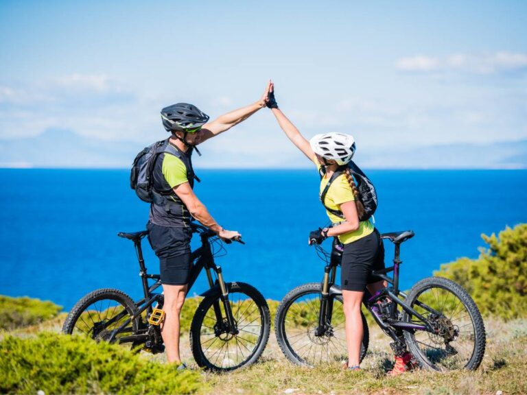 Wycieczka rowerowa. Obrazek w artykule Plecak na rower. Praktyczne wskazówki i rekomendacje toreb, sakw i plecaków rowerowych