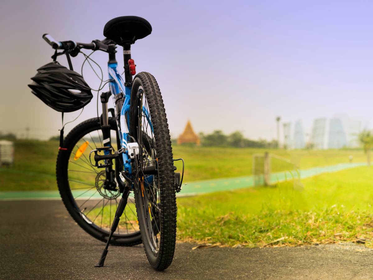 Stojący na stopce rower. Obrazek w artykule Najdroższy rower na świecie. Czy warto w niego inwestować?