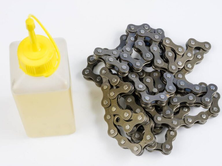 Smar i łańcuch. Obrazek w artykule Smar do łańcucha. Przewodnik po różnych rodzajach i zastosowaniach preparatów konserwujących do rowerów
